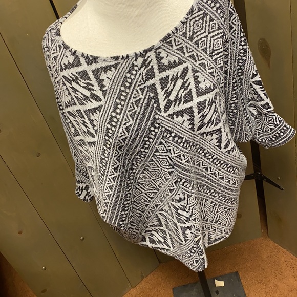 Stylish Sweater - Picture 2 of 7